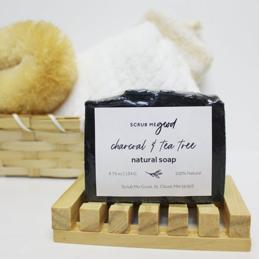 Deep-cleaning men’s soap bar with charcoal and tea tree oil
